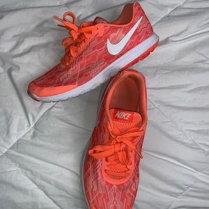 Lightweight Nike Running Sneaks